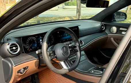 Mercedes-Benz E-Класс, 2022 год, 4 100 000 рублей, 4 фотография