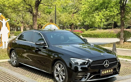 Mercedes-Benz E-Класс, 2022 год, 4 100 000 рублей, 3 фотография
