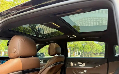Mercedes-Benz E-Класс, 2022 год, 4 100 000 рублей, 19 фотография