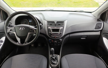 Hyundai Solaris II рестайлинг, 2016 год, 945 000 рублей, 14 фотография
