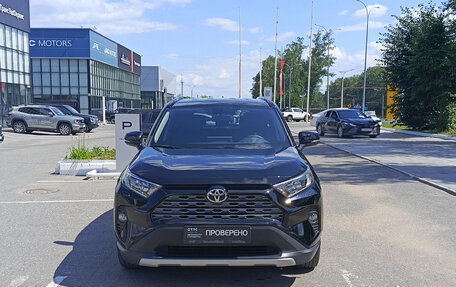 Toyota RAV4, 2020 год, 2 950 000 рублей, 2 фотография