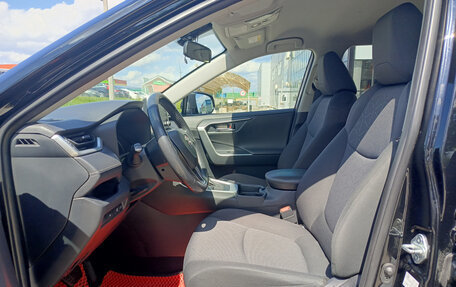 Toyota RAV4, 2020 год, 2 950 000 рублей, 16 фотография