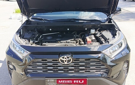 Toyota RAV4, 2020 год, 2 950 000 рублей, 9 фотография