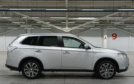 Mitsubishi Outlander III рестайлинг 3, 2014 год, 1 669 000 рублей, 4 фотография