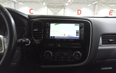 Mitsubishi Outlander III рестайлинг 3, 2014 год, 1 669 000 рублей, 15 фотография
