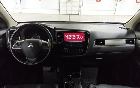 Mitsubishi Outlander III рестайлинг 3, 2014 год, 1 669 000 рублей, 14 фотография