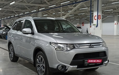 Mitsubishi Outlander III рестайлинг 3, 2014 год, 1 669 000 рублей, 3 фотография