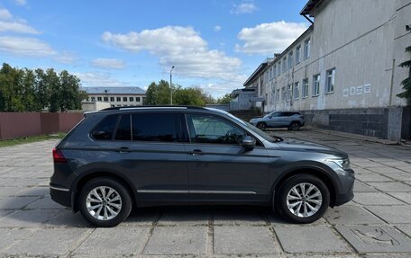 Volkswagen Tiguan II, 2021 год, 2 230 000 рублей, 2 фотография