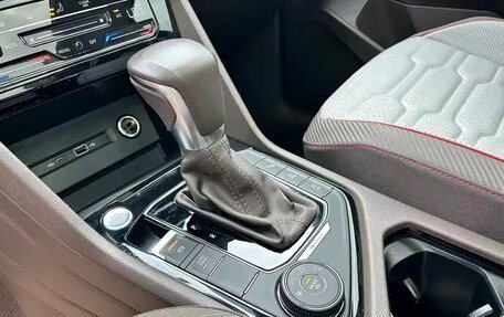 Volkswagen Tiguan II, 2021 год, 3 336 000 рублей, 14 фотография