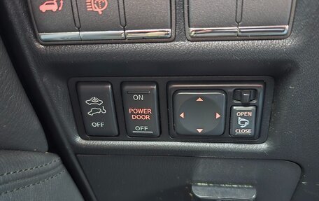 Nissan Patrol, 2011 год, 2 300 000 рублей, 7 фотография