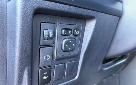 Toyota Land Cruiser Prado 150 рестайлинг 2, 2013 год, 3 050 000 рублей, 14 фотография