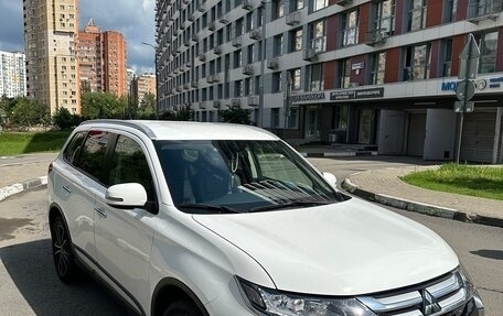 Mitsubishi Outlander III рестайлинг 3, 2015 год, 2 300 000 рублей, 1 фотография
