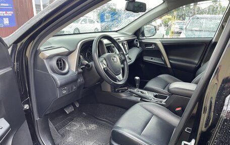 Toyota RAV4, 2018 год, 2 299 000 рублей, 10 фотография