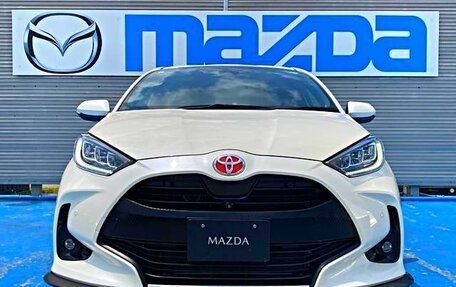Toyota Yaris, 2022 год, 1 700 000 рублей, 8 фотография