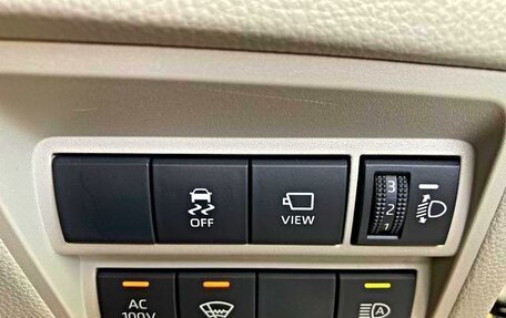Toyota Yaris, 2022 год, 1 700 000 рублей, 19 фотография