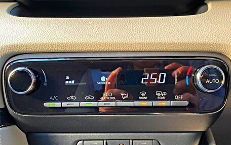 Toyota Yaris, 2022 год, 1 700 000 рублей, 17 фотография