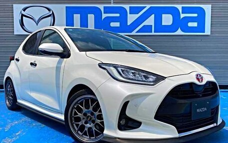 Toyota Yaris, 2022 год, 1 700 000 рублей, 7 фотография