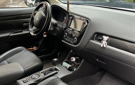 Mitsubishi Outlander III рестайлинг 3, 2015 год, 2 300 000 рублей, 8 фотография