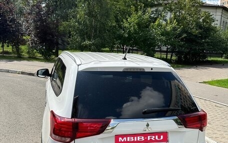 Mitsubishi Outlander III рестайлинг 3, 2015 год, 2 300 000 рублей, 5 фотография