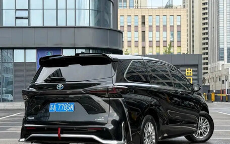 Toyota Sienna, 2022 год, 3 300 000 рублей, 16 фотография