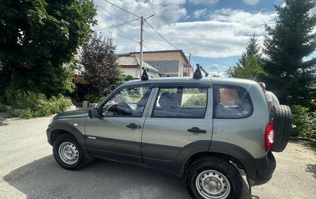 Chevrolet Niva I рестайлинг, 2011 год, 650 000 рублей, 8 фотография