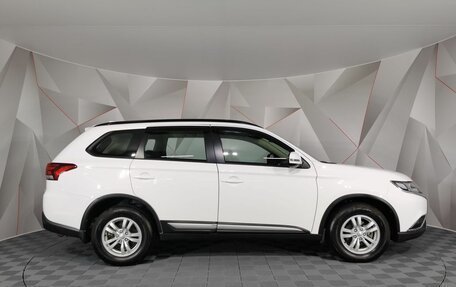 Mitsubishi Outlander III рестайлинг 3, 2021 год, 2 635 000 рублей, 6 фотография