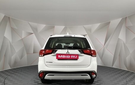 Mitsubishi Outlander III рестайлинг 3, 2021 год, 2 635 000 рублей, 7 фотография