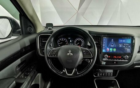 Mitsubishi Outlander III рестайлинг 3, 2021 год, 2 635 000 рублей, 15 фотография