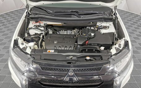 Mitsubishi Outlander III рестайлинг 3, 2021 год, 2 635 000 рублей, 18 фотография