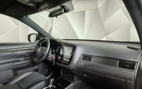 Mitsubishi Outlander III рестайлинг 3, 2021 год, 2 298 000 рублей, 9 фотография