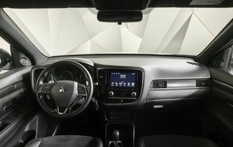 Mitsubishi Outlander III рестайлинг 3, 2021 год, 2 298 000 рублей, 10 фотография