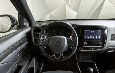 Mitsubishi Outlander III рестайлинг 3, 2021 год, 2 298 000 рублей, 15 фотография