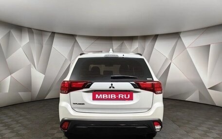 Mitsubishi Outlander III рестайлинг 3, 2021 год, 2 298 000 рублей, 8 фотография