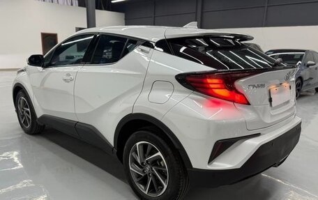 Toyota C-HR I рестайлинг, 2022 год, 2 250 000 рублей, 6 фотография