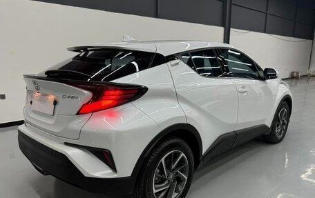 Toyota C-HR I рестайлинг, 2022 год, 2 250 000 рублей, 4 фотография
