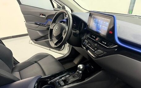 Toyota C-HR I рестайлинг, 2022 год, 2 250 000 рублей, 7 фотография