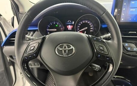 Toyota C-HR I рестайлинг, 2022 год, 2 250 000 рублей, 12 фотография