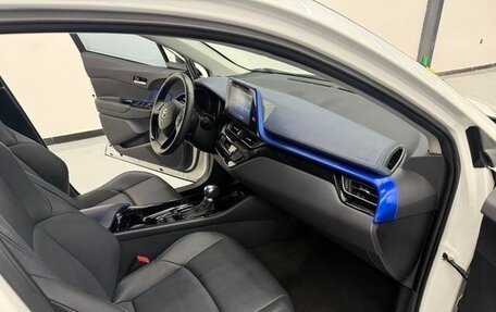 Toyota C-HR I рестайлинг, 2022 год, 2 250 000 рублей, 8 фотография