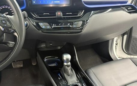 Toyota C-HR I рестайлинг, 2022 год, 2 250 000 рублей, 15 фотография