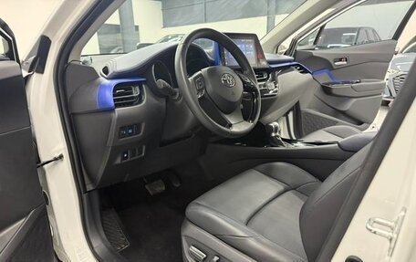 Toyota C-HR I рестайлинг, 2022 год, 2 250 000 рублей, 9 фотография