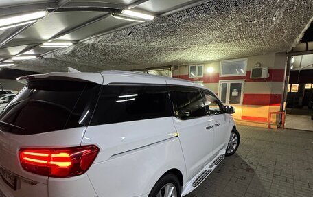 KIA Carnival III, 2019 год, 2 700 000 рублей, 7 фотография