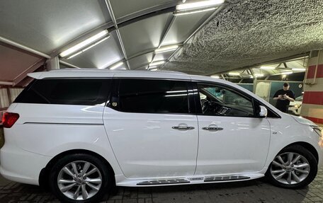 KIA Carnival III, 2019 год, 2 700 000 рублей, 8 фотография