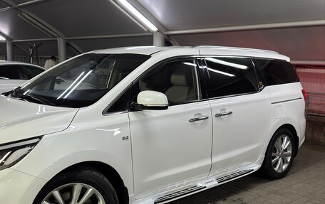 KIA Carnival III, 2019 год, 2 700 000 рублей, 15 фотография