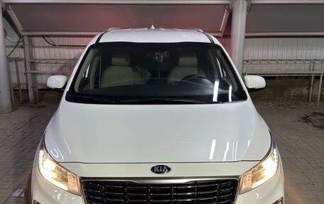 KIA Carnival III, 2019 год, 2 700 000 рублей, 17 фотография