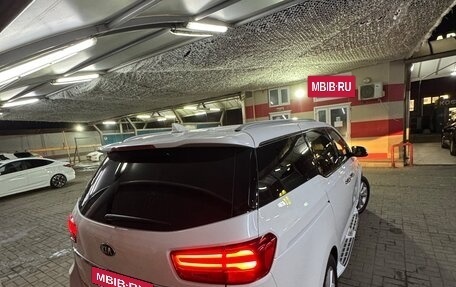 KIA Carnival III, 2019 год, 2 700 000 рублей, 10 фотография
