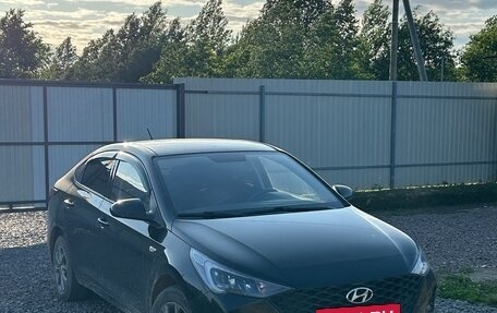 Hyundai Solaris II рестайлинг, 2020 год, 1 300 000 рублей, 4 фотография