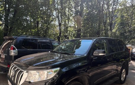 Toyota Land Cruiser Prado 150 рестайлинг 2, 2017 год, 3 500 000 рублей, 2 фотография