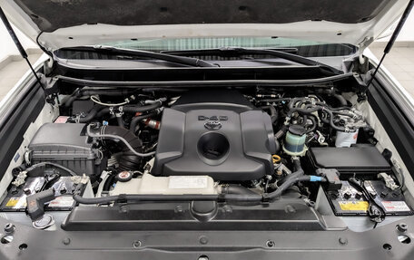 Toyota Land Cruiser Prado 150 рестайлинг 2, 2019 год, 5 150 000 рублей, 9 фотография
