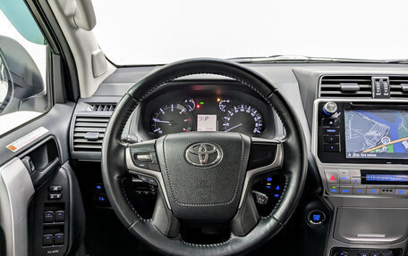 Toyota Land Cruiser Prado 150 рестайлинг 2, 2019 год, 5 150 000 рублей, 22 фотография