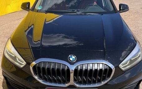 BMW 1 серия, 2021 год, 2 250 000 рублей, 3 фотография